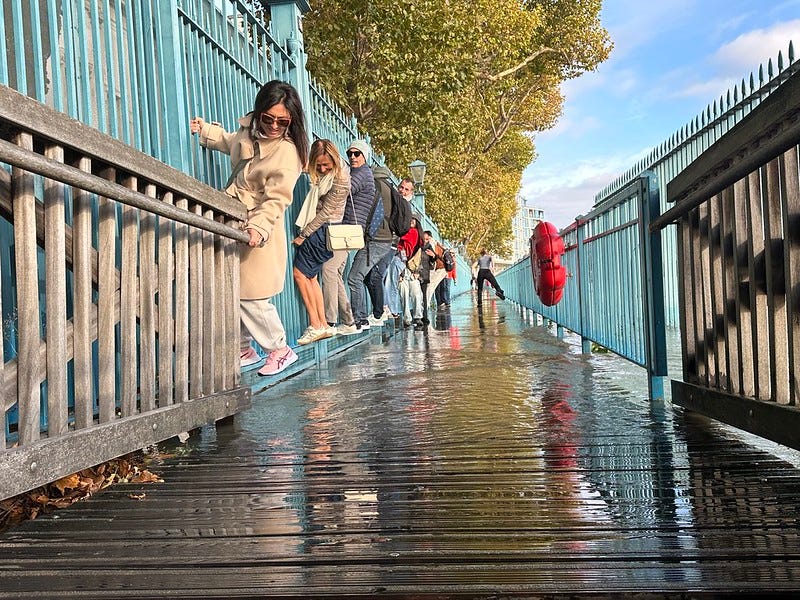 Londonist's tweet photo. For the first time in London's history, it's now possible to walk along the north bank of the Thames from Westminster to the Tower without going more than a few paces from the river... or sometimes *in it* if you catch the tides wrong https://t.co/DuV8DBqMh7 https://t.co/Kjcpwp7FwP