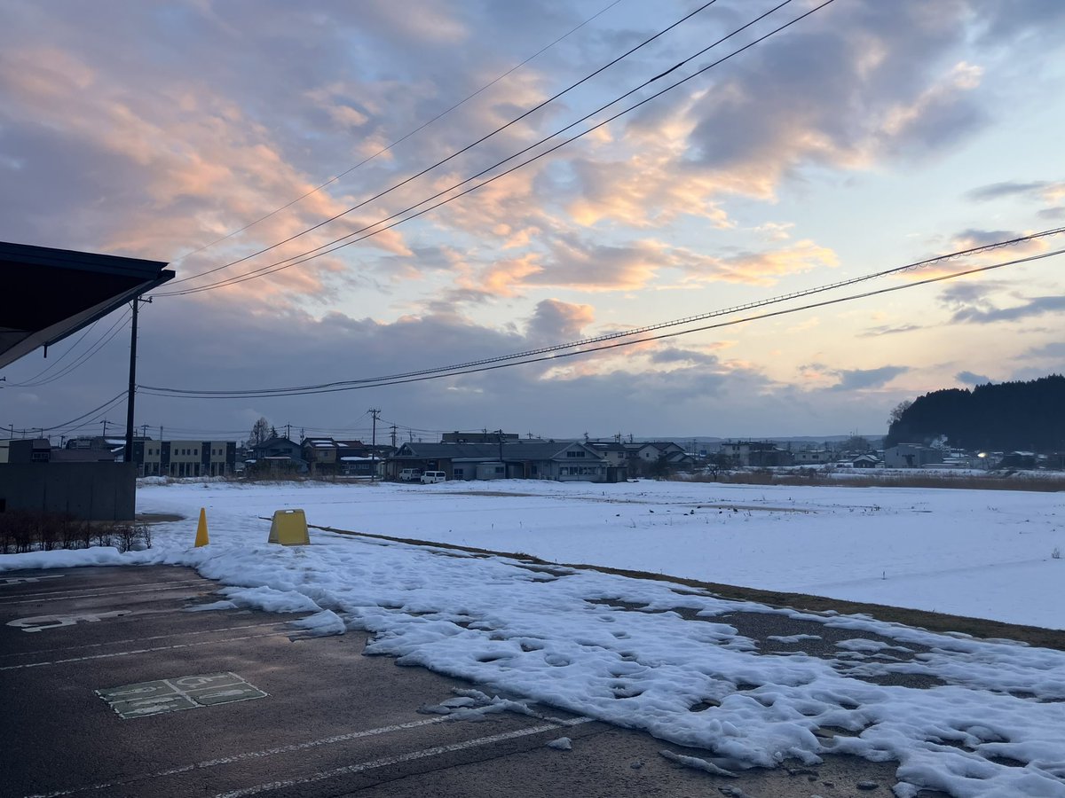 ひと月ぶりに珠洲に着いたら、居候している家の子どもが拍手と指差しをできるようになっていた。すごい。