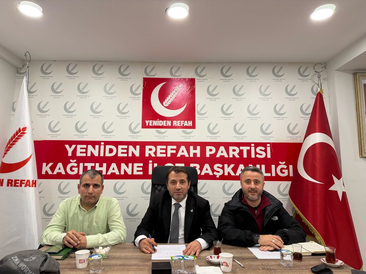 refahkagithane's tweet photo. Yeniden Refah Partisi Kağıthane İlçe Başkanlığı olarak haftalık ilçe toplantımızı İlçe Başkanımız Sn. Şemsettin Bağın’ın riyasetinde gerçekleştirdik.
Teşkilatımız ve ilçemiz adına alınan kararların hayırlara vesile olmasını diliyoruz. @erbakanfatih @nuriozatatr https://t.co/DlwdyXVHwO
