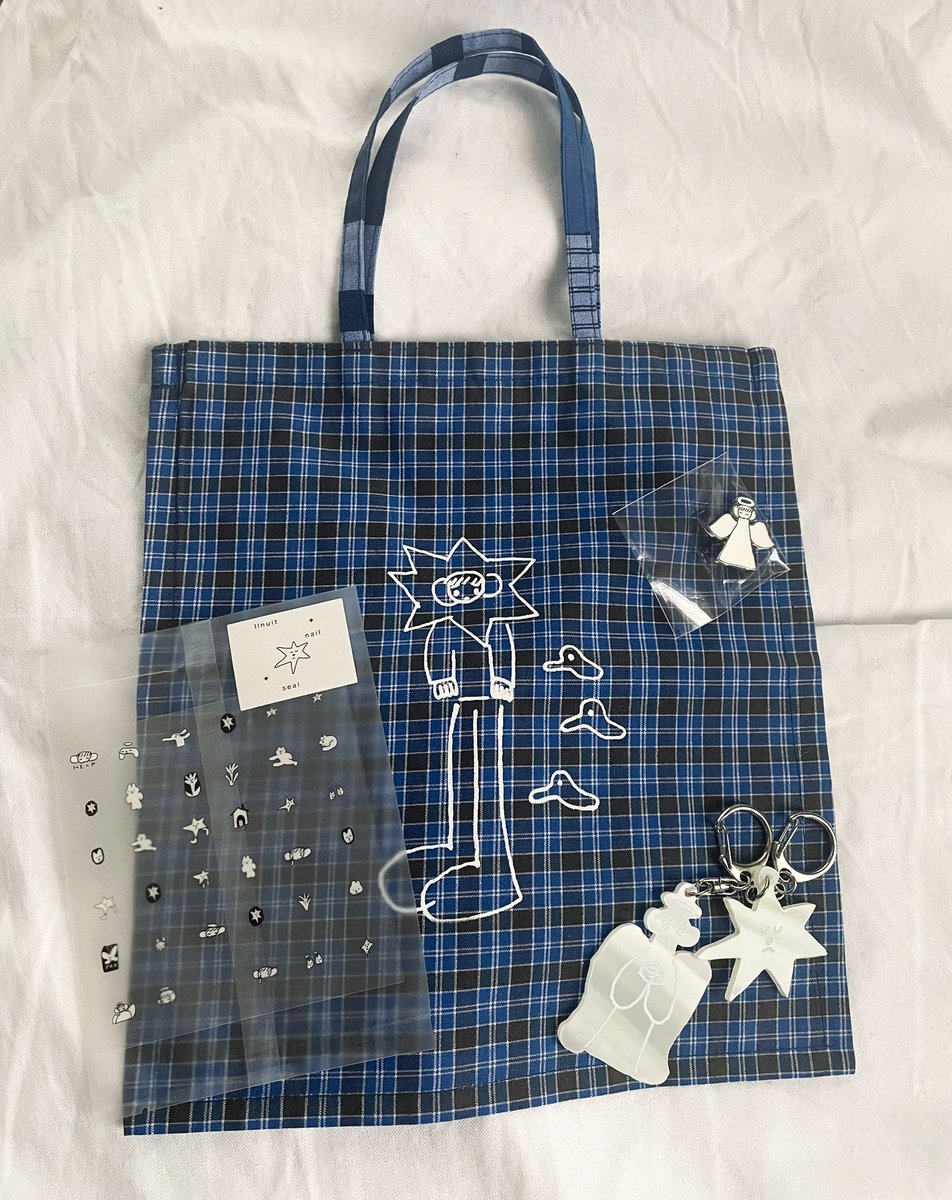 asyo66's tweet photo. 私が密かに推している犬川家子さんていう作家さんが渋谷でポップアップやってたので、いぬのぬいぐるみなどを買ってきました…キーホルダーはどちらも蓄光だから暗闇で光る！次ナゴヤでやるらしいからそちら方面の方ぜひ…撮影OKか分からんかったから写真無いけど店内ディスプレイも可愛いんだよ https://t.co/roruliQYGe