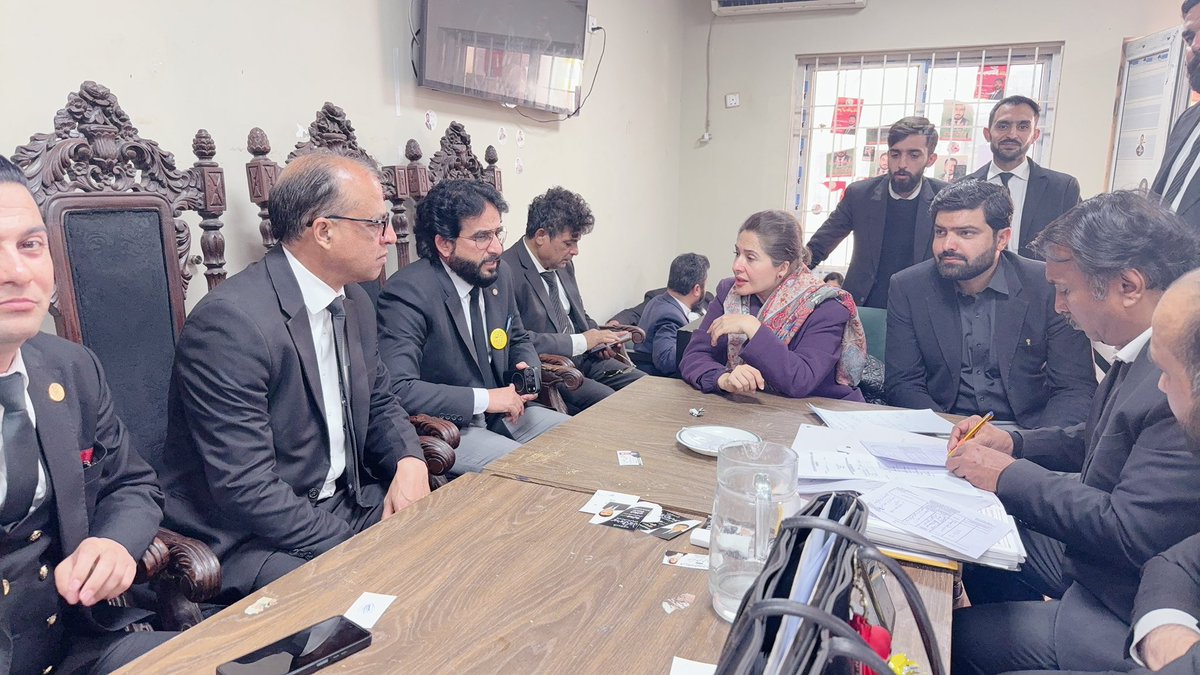 ShandanaGulzar's tweet photo. At the Sessions Court in Islamabad, for yet another bail,  in yet another PECA case.  Clearly someone fears the truth hence all the criminal cases 

Thank you as always to Khsns front line fighters , the incredible legal teams of @MuazzamButtpti #BassamSiddiqui #AdvBilal #AdvLabiba and the Islamabad ILF chapter @SardarMasroof @aamnali700 @Murtaza0004 @AdilMusakhel @kia30683 @junaidakhteraw1 @irshadzada1