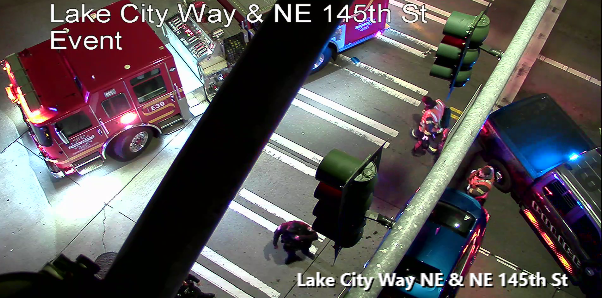 Lake City Way NE と NE 145th St で衝突し、すべての SB