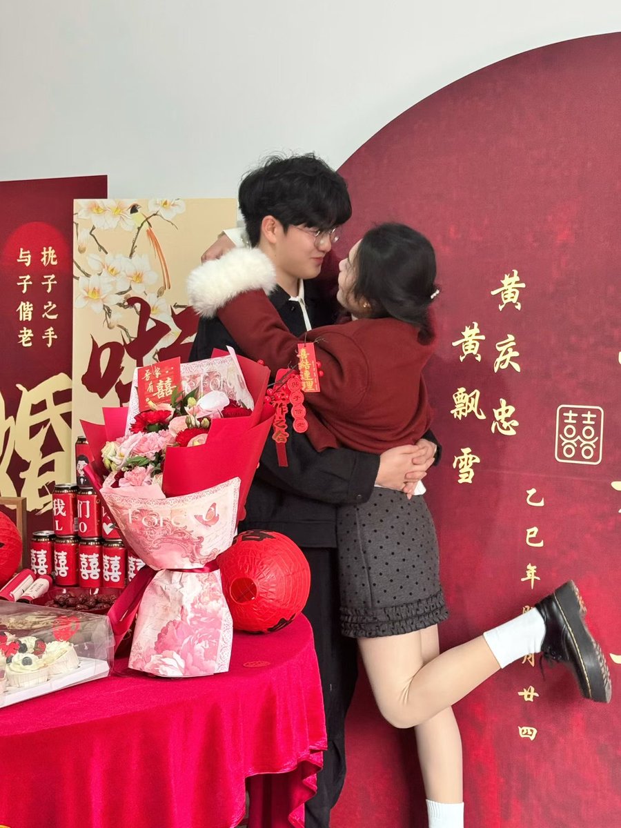 0xStephen0's tweet image. ♥️囍• ♡ •囍♥️

妹妹订婚啦。

忙一天了