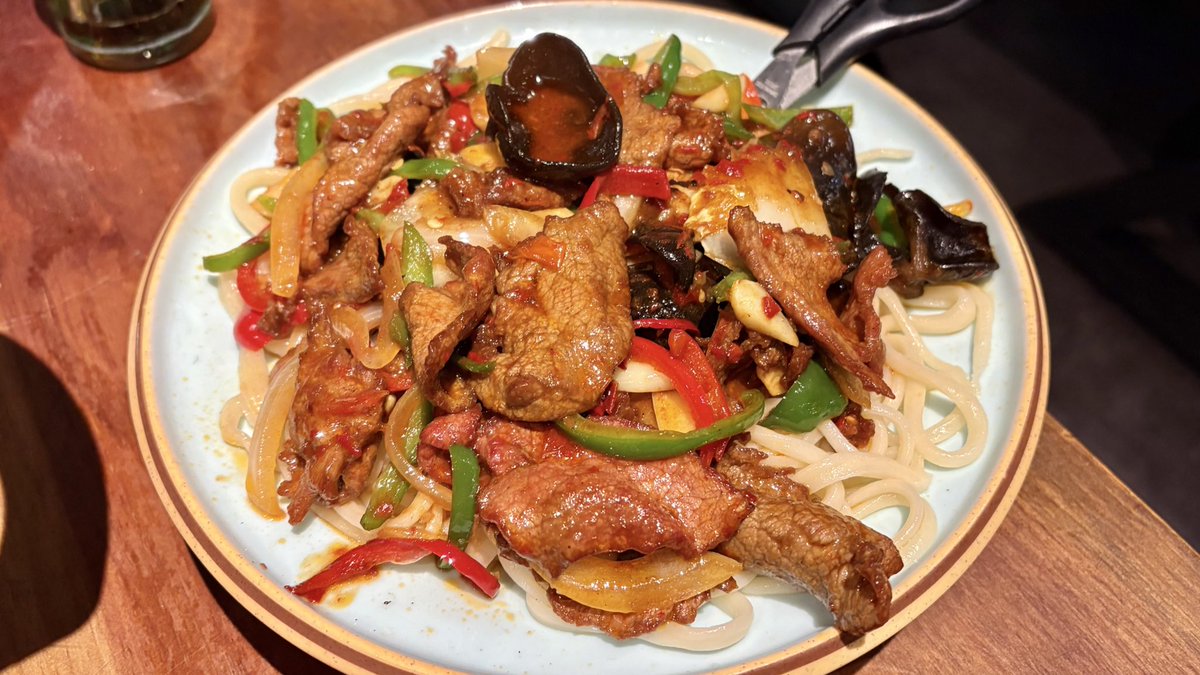 aoyu1729's tweet photo. 東京の美味しいガチ中華的麺シリーズ。蘭州牛肉麺、𰻝𰻝麺、ラグメン、饸饹麺。 https://t.co/XxlspqUzUA