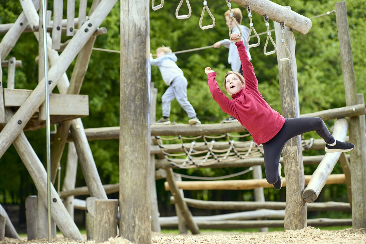 ExploreEssex's tweet image. It's nearly #halfterm! 👏😍
Enjoy some fresh air as a family or meet with friends at an #EssexCountryPark.
Pick up a hot drink, enjoy kids play areas, sculpture trails and wide open spaces.
Make the most of your park this school holiday. But maybe bring your wellies 😄