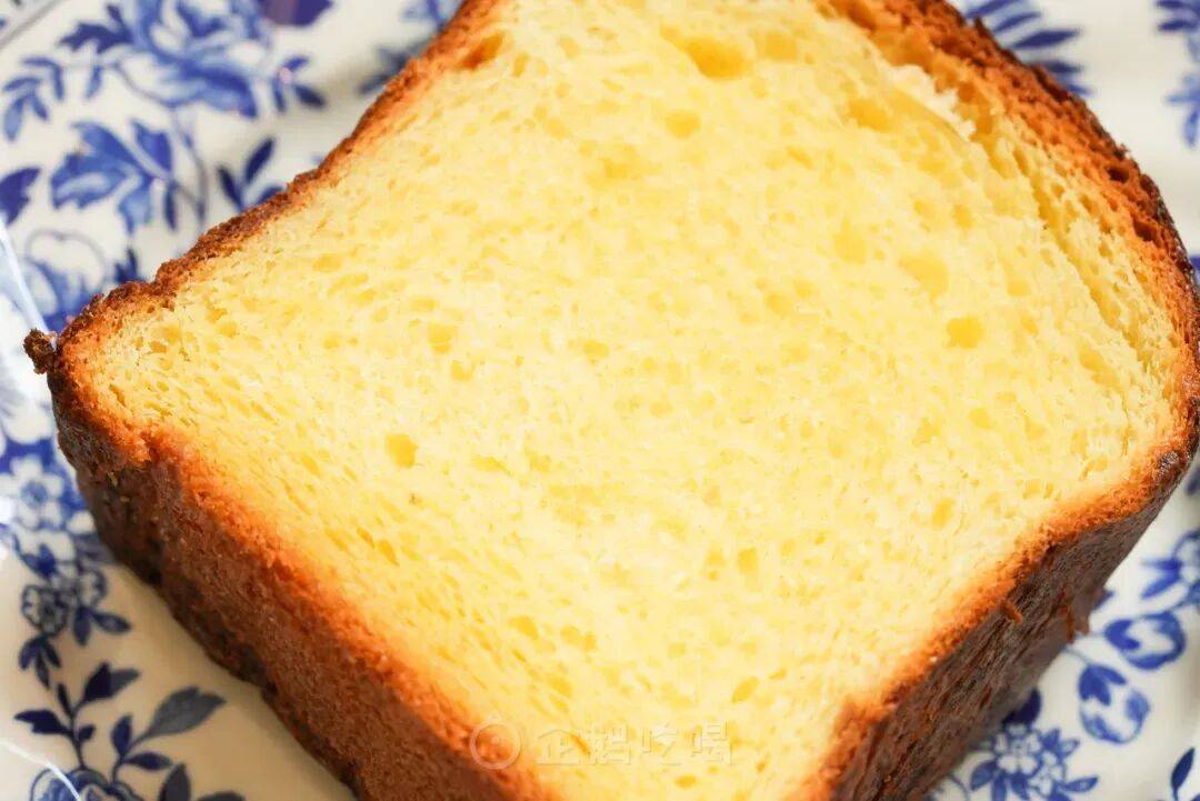 Baked my first sourdough loaf! Crusty crust, chewy crumb—worth every knead.  #HomeBakingJoy #SourdoughSuccess