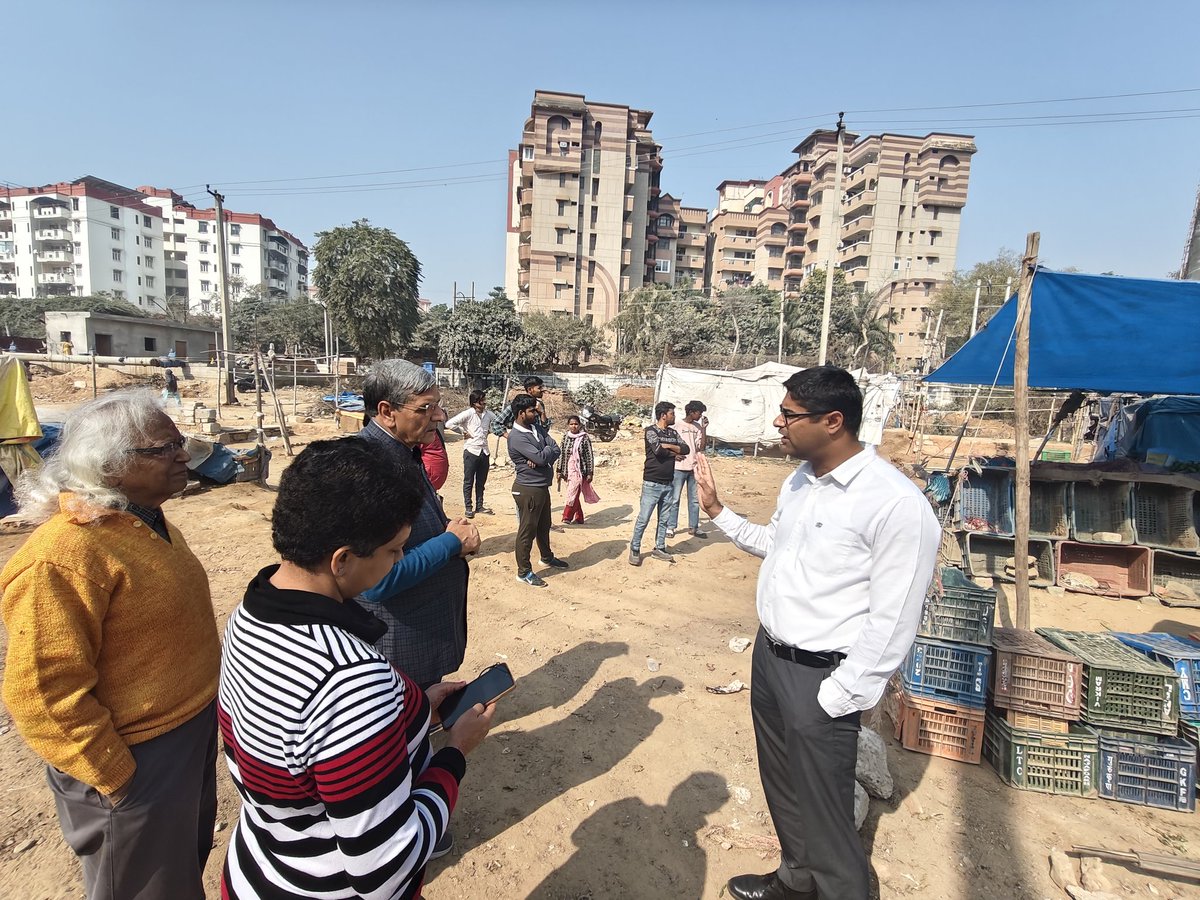 Namratakilpady's tweet photo. Change on the ground - literally. Finally able to see the soil in the green belt in Sec 55 because MCG  finally removed piles of illegally dumped waste. A refreshing change thanks to Jt Comm Ravinder Malik who initiated action.  @NayabSainiBJP @VipulGoelBJP @PradeepIAS_HR https://t.co/CgNaeUEMBt