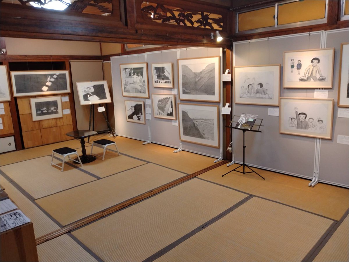 いよいよ明日からの「石川えりこ絵本原画展『ボタ山であそんだころ』」、設営が終了しました。明日午後は石川えりこさん、在廊です。えりこさんに会いに来てください。詳細は下記URLにて。
ameblo.jp/banka-an/entry…