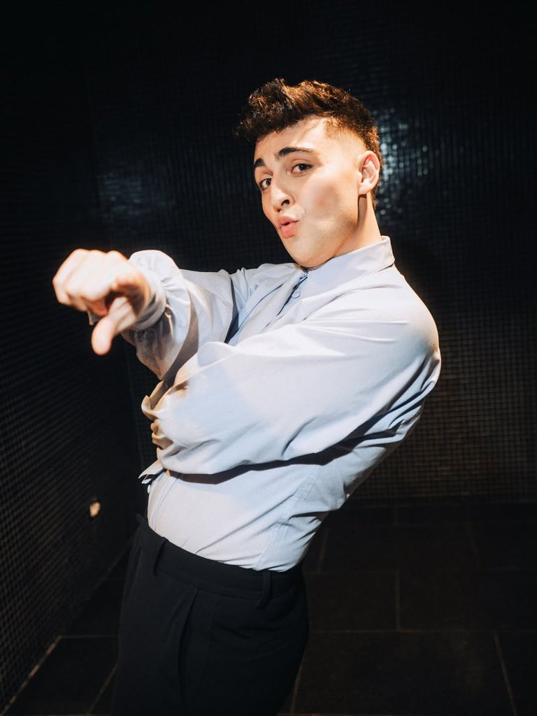 UniversalSpain's tweet image. No superamos los momentazos que nos dio Juanjo Bona en su gira TAN MAYOR Y TAN NIÑO 🩵🐦‍⬛
Os dejamos un RECAP de nuestros favoritos 👉 instagram.com/p/DUnTDPIjB6n/