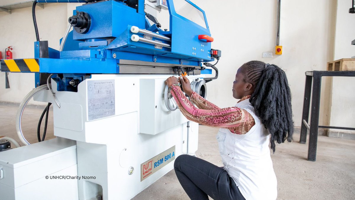 mamadou_dbalde's tweet photo. Many refugees still can’t access quality education. Seeing refugee girls in science &amp; technology despite the odds is truly inspiring.
Expanding STEM opportunities for women &amp; girls builds solutions for a better world. Let’s support them to learn, explore, and innovate! #IDWGS https://t.co/G2PKc0ECz8
