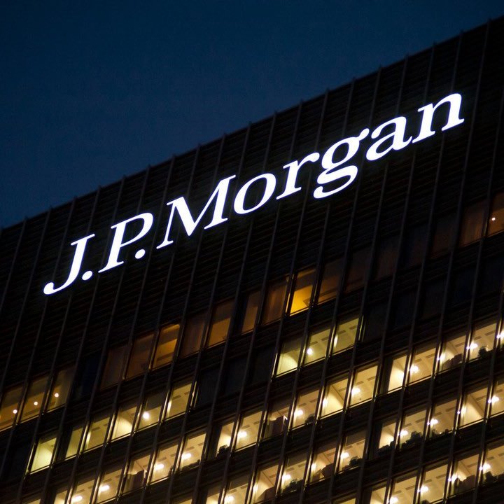 habermuhendisim's tweet photo. SON DAKİKA: 🚨JP Morgan, zayıf #kripto para işlem hacimleri, daha düşük fiyatlar ve daha yavaş $USDC büyüme nedeniyle, dördüncü çeyrek kazançları öncesinde #Coinbase için Aralık 2026 fiyat hedefini 399 dolardan 290 dolara düşürdü. $COIN https://t.co/h0hikuZ7FV
