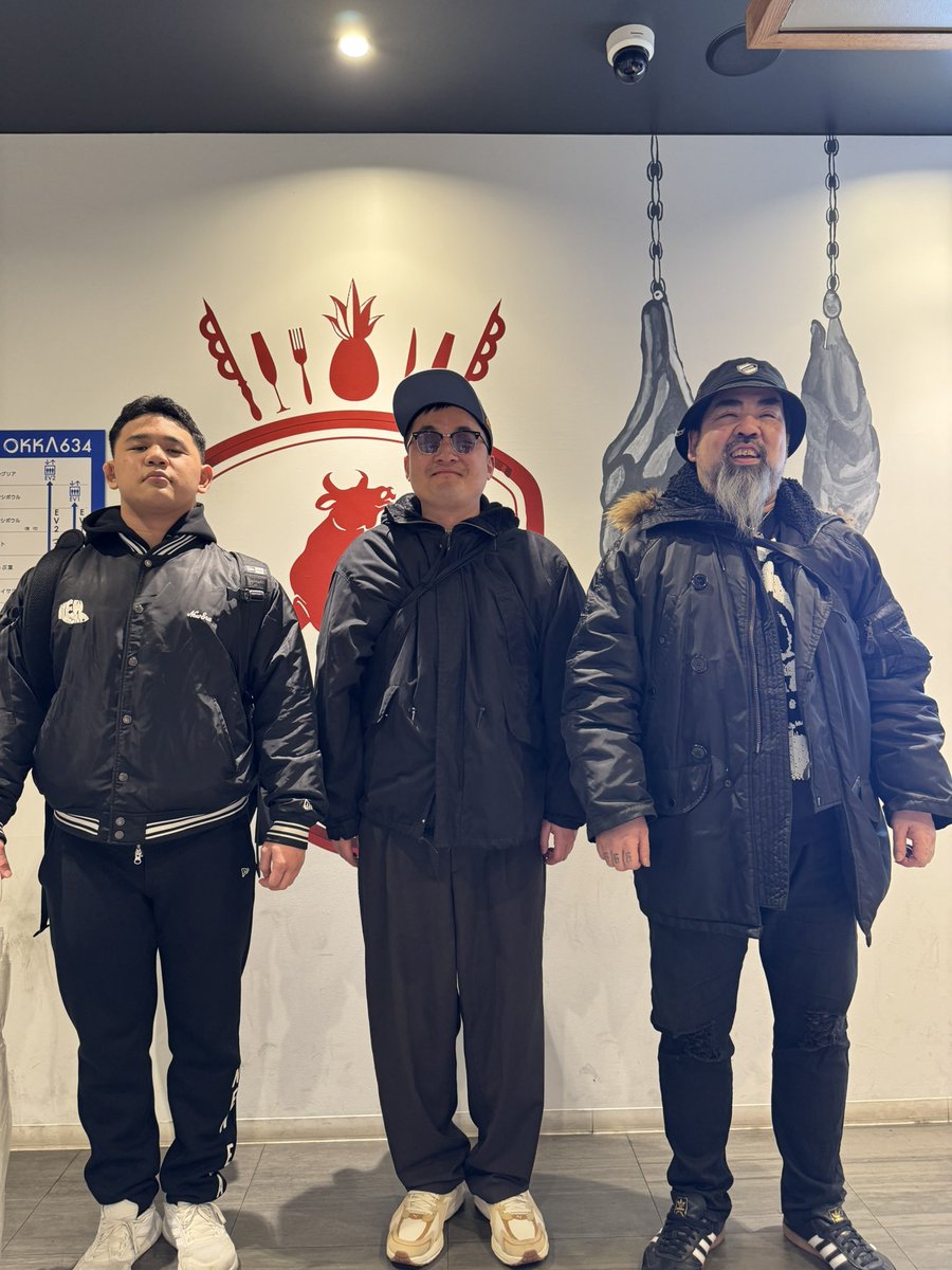 【ナガタロック】ランチ会でした。

青木泰寛75kg
永田裕生君82kg
296さん105kg

私は痩せたいです。。。