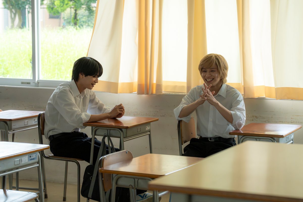 strobe_edge_wow's tweet photo. 🌈#ストロボ・エッジ  Season２🏫

🗓️〈最終話〉明後日、2/13（金）午後11:00⏰

〈第１話〉中学時代の撮影中...💥
シリアスなシーンでもカットがかかると...🎬
蓮（#高橋恭平）と 安堂（#山下幸輝）は 
いつも仲良しなのでした🤭💜💚

〈第１話〉〈第２話〉は #TVer で絶賛配信中✨
明後日の〈最終話〉放送の前には❗️
前回〈第５話〉も観て、しっかり予習やで🫡📝

#WOWOWオンデマンド では💡
Season１〈第１話〉～ Season２〈最終話〉まで
シリーズ通して... 全話一挙配信中なので❗️
今夜、イッキ見しちゃってもええんやで...🙈💕

📍TVer
　 Season２〈第１・２話〉〈第５話〉配信中✅
🔗https://t.co/Fj3DmCgDxA 

📍WOWOWオンデマンド
　 最終話までの 〈全６話〉を一挙配信中✅
🔗https://t.co/cXmSJK41tx 

#なにわ男子 
@qpitdef  @wildblue_ykme  @homiestaff 
#咲坂伊緒  #WOWOW