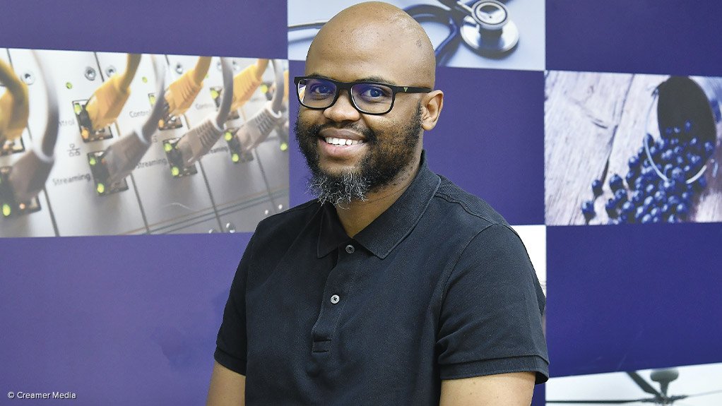 EngNewsZA's tweet image. [𝐁𝐔𝐒𝐈𝐍𝐄𝐒𝐒 𝐋𝐄𝐀𝐃𝐄𝐑] This week we profile Clement Kgatla, responsible pharmacist at Bidvest International Logistics, which is involved in the #warehousing and distribution of various commodities.

𝗥𝗲𝗮𝗱 𝗺𝗼𝗿𝗲: bit.ly/3NZHUjw 

#Pharmaceuticals #Logistics