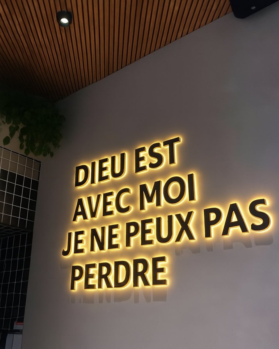 juniorkund's tweet photo. Dieu est avec moi https://t.co/DGNzZ2m6g3