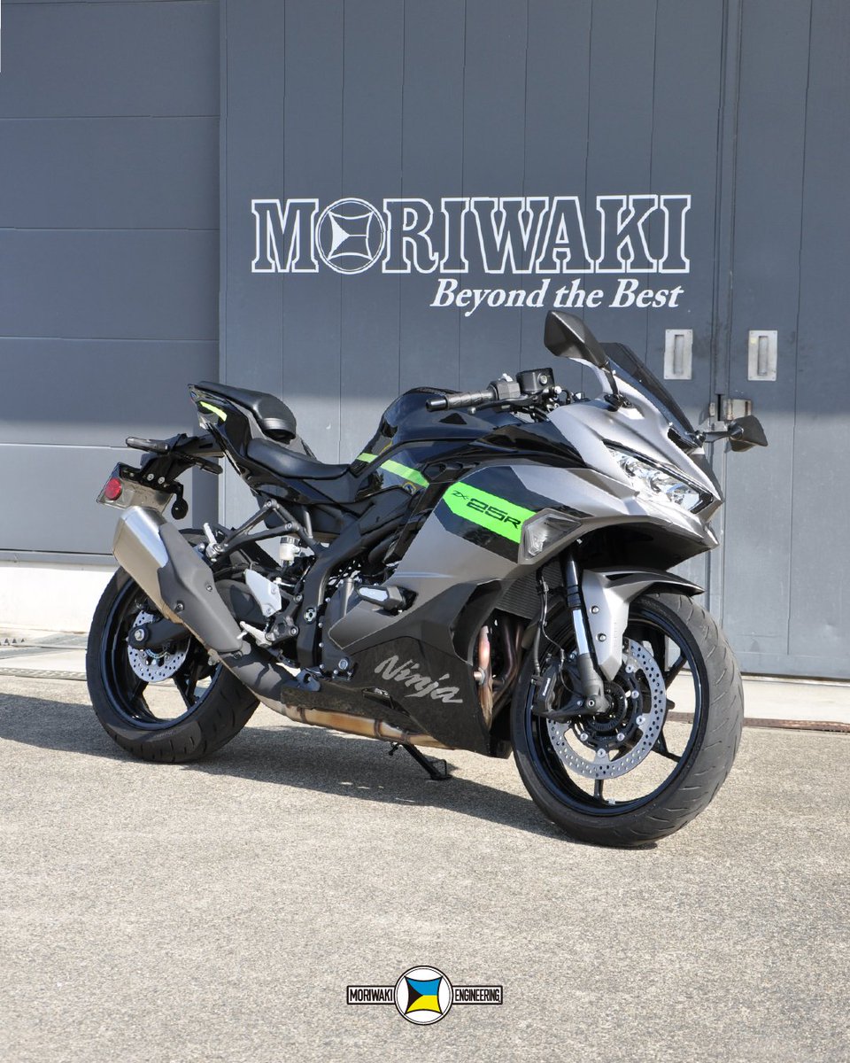 moriwaki19's tweet image. 【'26- Ninja ZX-25R】マフラー発売に向けて適合確認中です！

適合確認済みのカスタムパーツは公式オンラインショップより✅
shop.moriwaki.co.jp/ec/product_lis…

※ '26-モデルは'23-25モデルと型式同一ですが、現時点でマフラーは適合未確認となっております。

#モリワキ
#Kawasaki
#zx25r