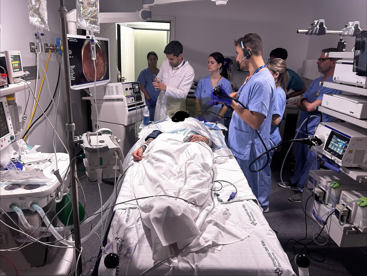 xavierbessa's tweet photo. Iniciada sesiones LIVE en la nueva Unidad Endoscopia @hospitaldelmar POEM @faustriu https://t.co/DXNM5ZNvd6