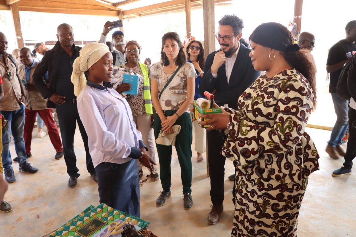 UNHCR_CAR's tweet photo. La participation de @UE_Centrafrique 🇪🇺à la mission dans la Nana-Mambéré confirme son rôle structurant en RCA.
Partenaire clé de la #CARSSP, l’UE demeure un pilier du nexus humanitaire-développement-paix et de la promotion de solutions durables.
#SolutionsPourCAR
@EU_Partnerships https://t.co/r3jwfzqfeU