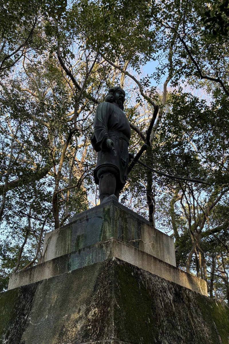 建国記念の日なので神武天皇像を拝見してきました。神さびているとてもいい