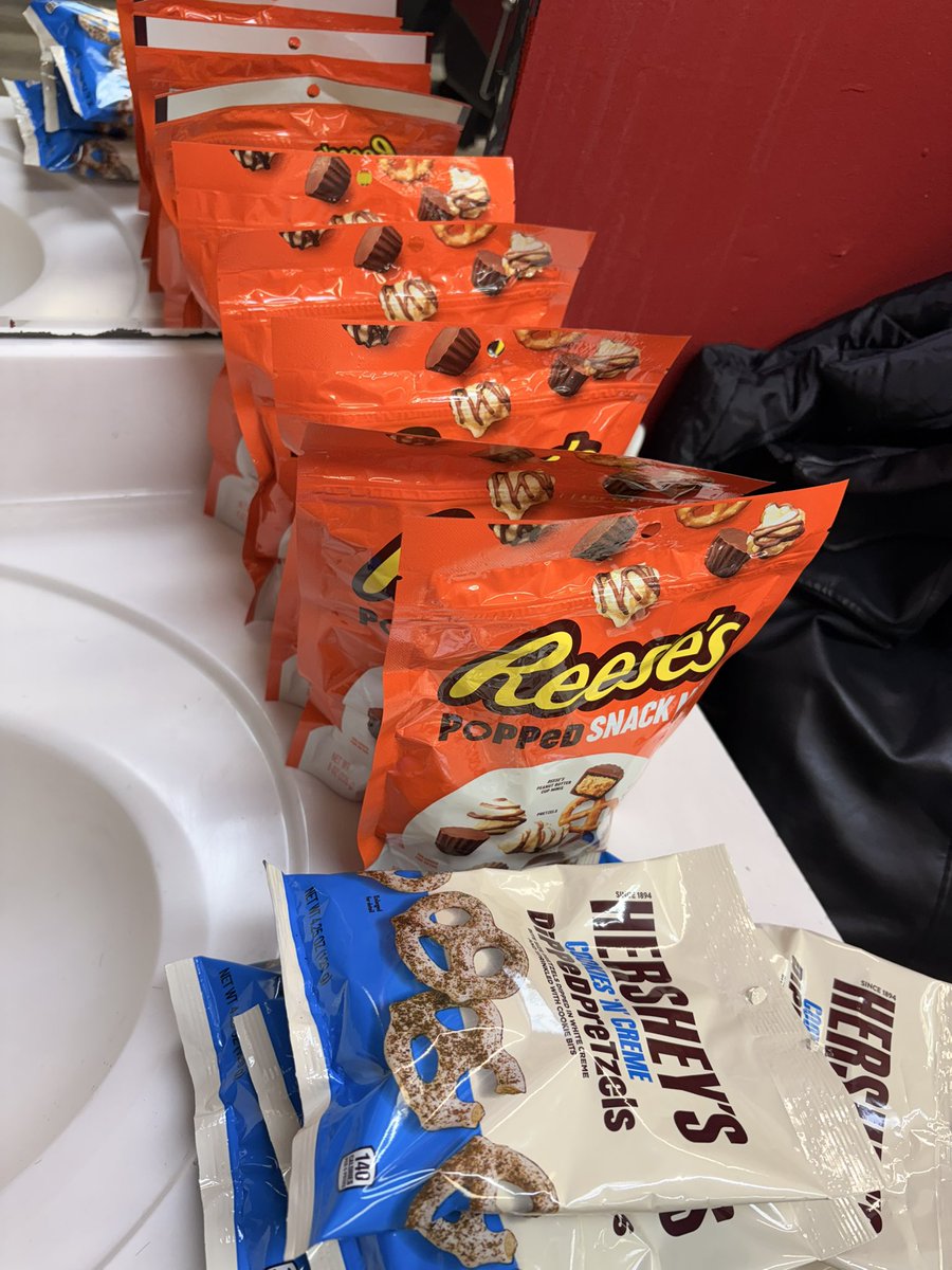 deathjuice_'s tweet image. Shouts out to my boosters &amp;amp; all the #Fiends #Burgers all over the world. Getting me right all of this for 1  🪨 of Whitney Houston.