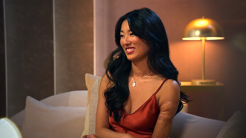 Every season has that 1 contestant that needs therapy and has no business being on this show. This seasons is EMMA. Holy shit. #LoveIsBlind