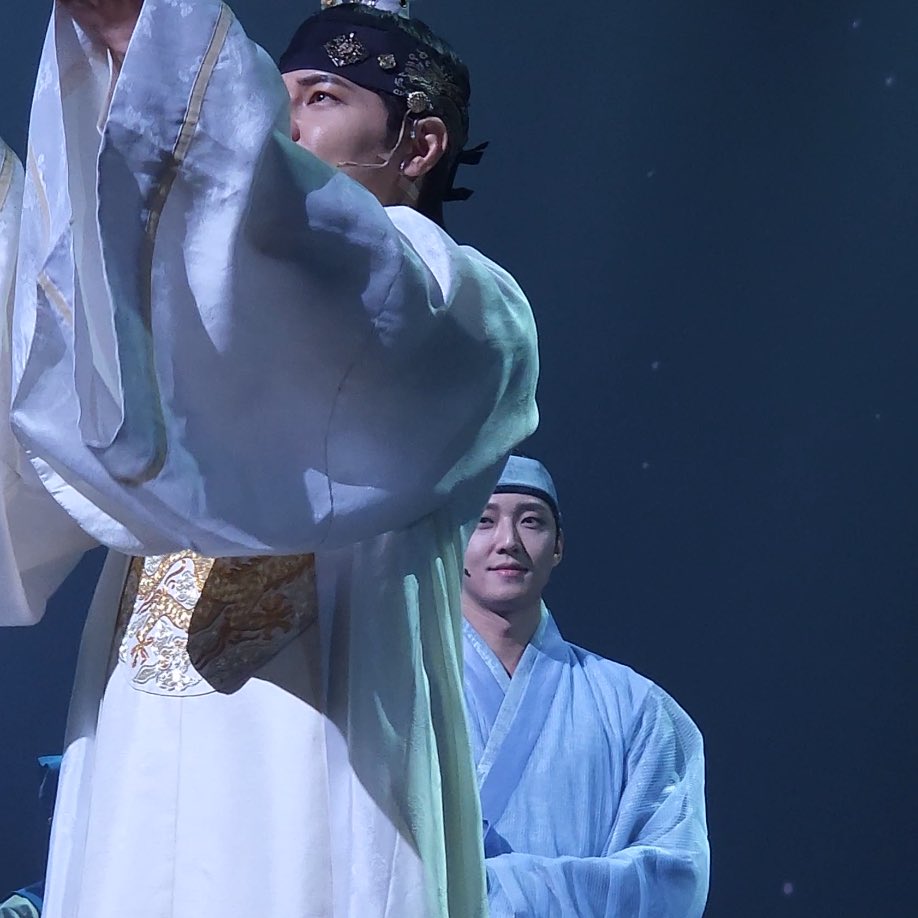 뀨세종님 쳐다보는 은성이 천사같음