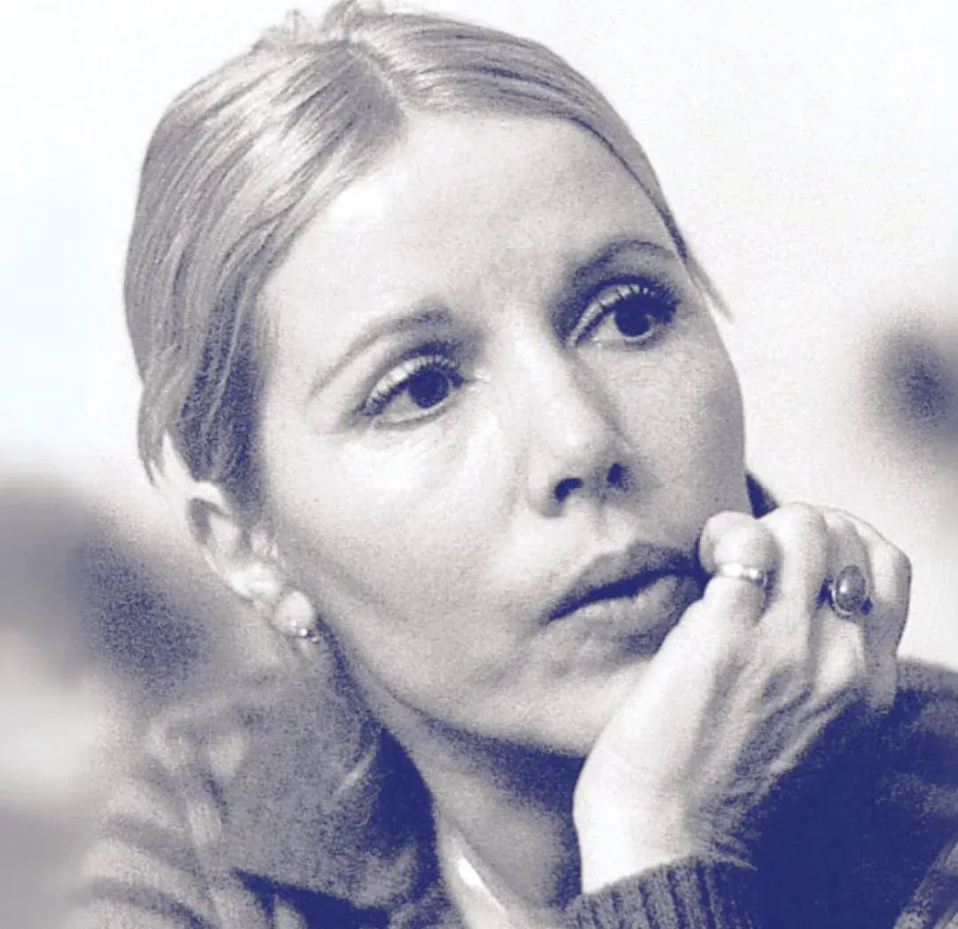 .

"Sevgi deyince sizin aklınıza geliveren hep
kadın erkek ilişkisidir.
İnsanlık bilincine varmış, varma hakkını elde
etmiş, emeği ile dünyayı her gün kuran bütün
insanları kapsayan bir sevgi anlattığımız..."

#Füruzan anısına, sonsuz sevgiyle...

.