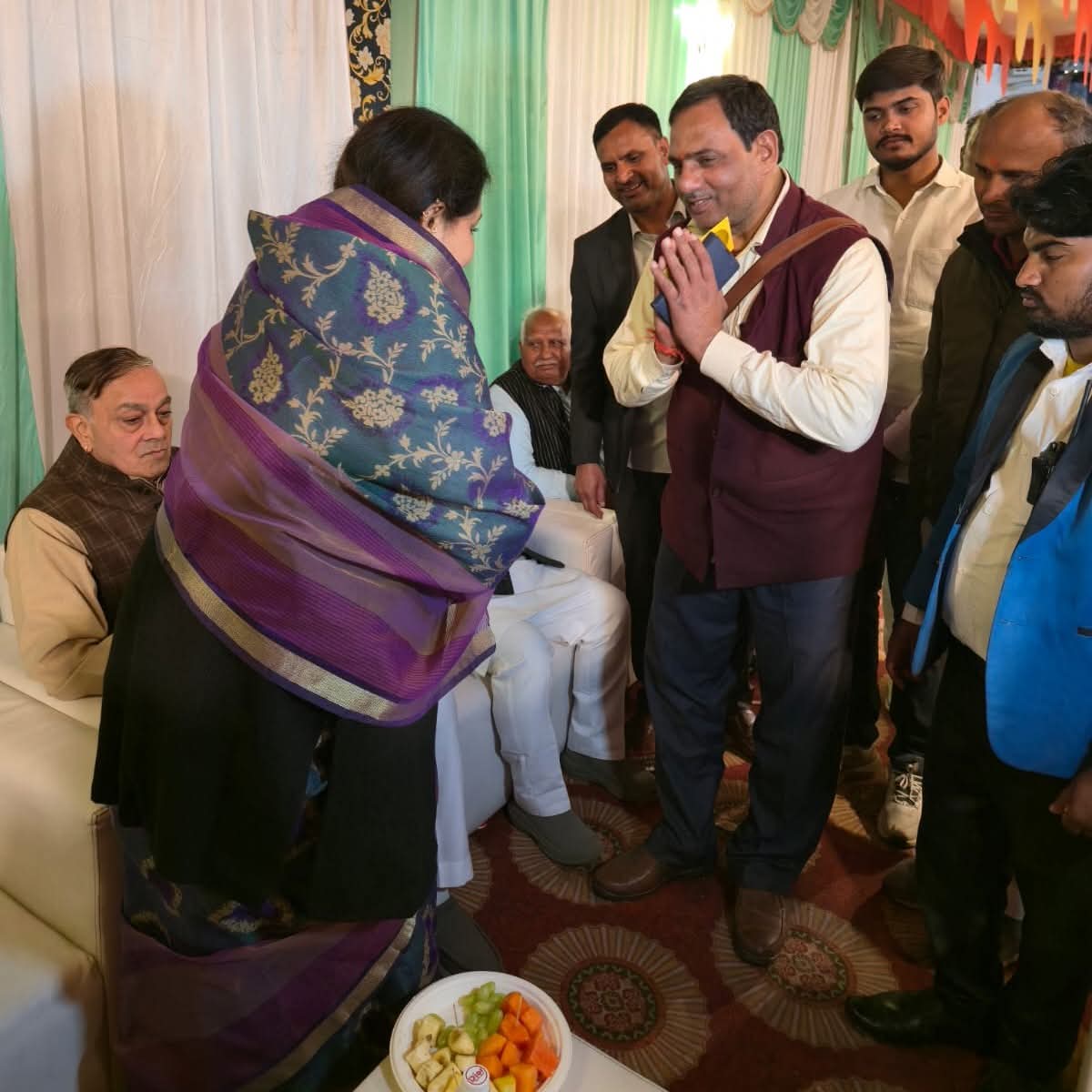 ameetasinh's tweet photo. दिनांक 10 फरवरी 2026 को ग्राम पंडरी निवासी डॉ. संतोष शुक्ला जी की सुपुत्री के विवाह समारोह में वृंदावन मैरिज लॉन, अमेठी में सम्मिलित होकर वर-वधु को स्नेहपूर्वक आशीर्वाद प्रदान किया।
नवदंपति के सुखद, सफल एवं मंगलमय जीवन की हार्दिक कामना करती हूँ। https://t.co/GakN0XVpXJ