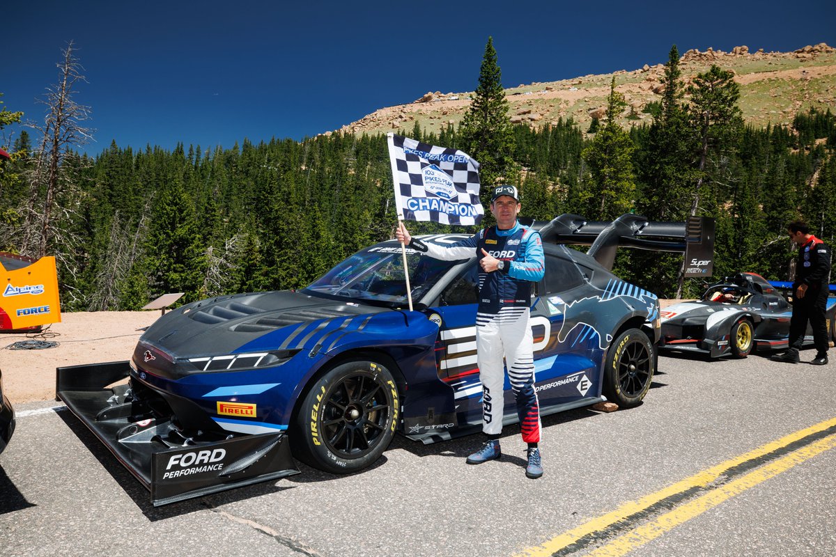 DannyTyler1118's tweet image. 一方のフォード・レーシング「F1やります！回生システムとバッテリーは任せろ！オレカベースでLMDhやります！ダカールは金つぎ込みまくって意地でも勝ちます！パイクスピークに毎年モンスターEV持ち込みます！勿論NASCARもGT3もやるよ！え、WRC？ヨーロッパの方でなんかうまいことやっておいてくれ！」