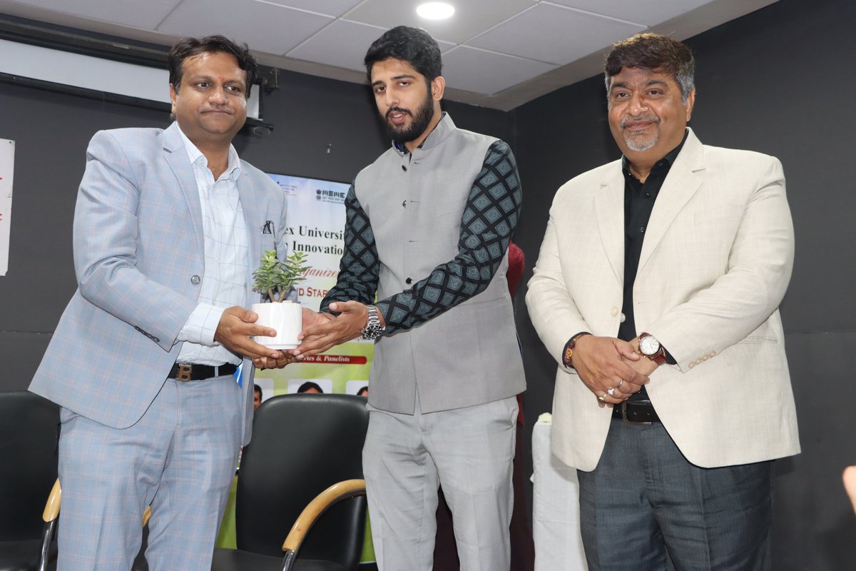 Apex University tweet media