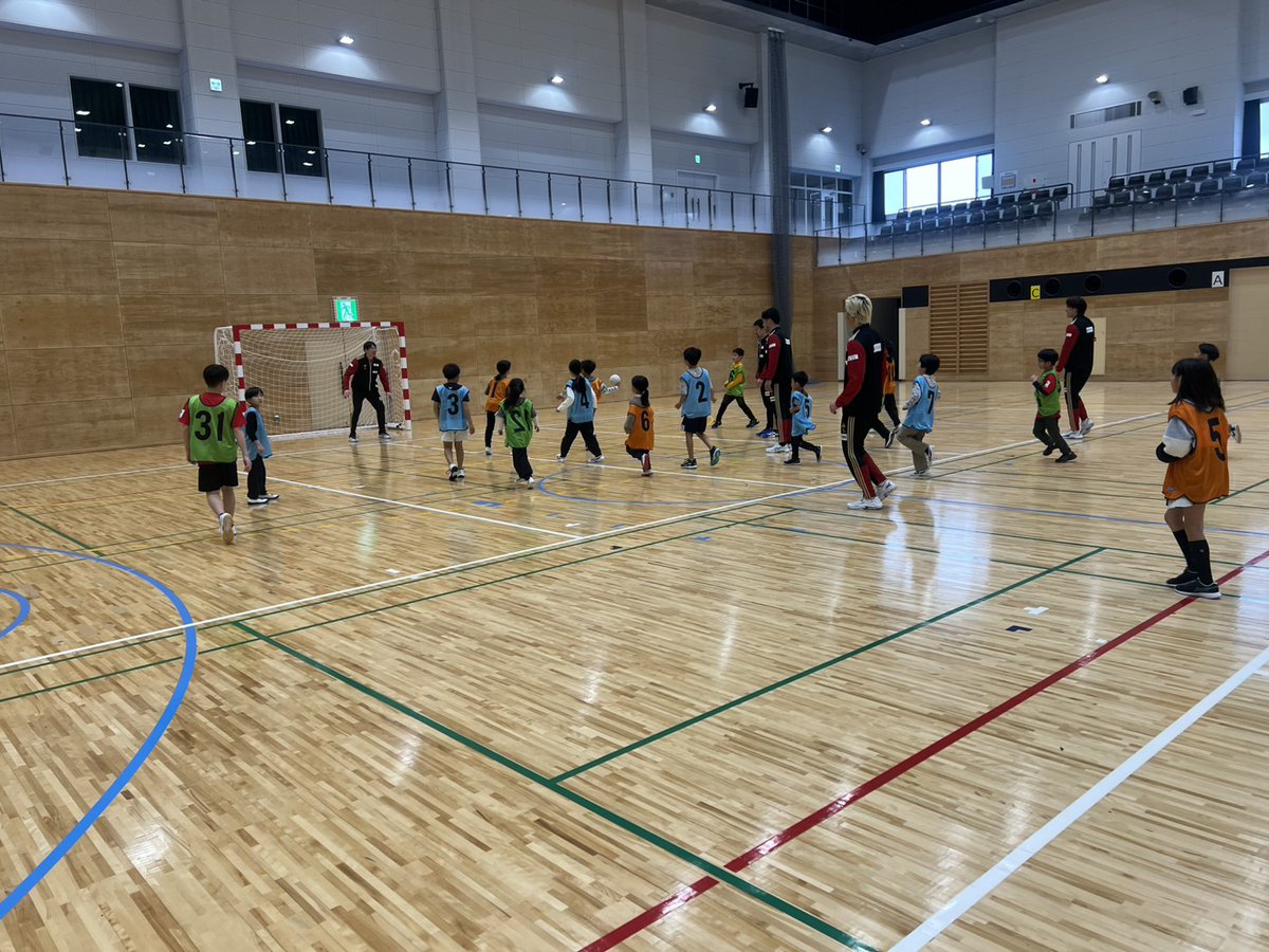 🔴ハンドボール教室🌪

本日、レットル選手5名が小学生を対象にハンドボール教室を実施しました🤾‍♂️🤾‍♀️
楽しい時間を共有することができました👋💮

#トヨタ紡織九州
#レッドトルネードSAGA
#吉野ヶ里町文化体育館