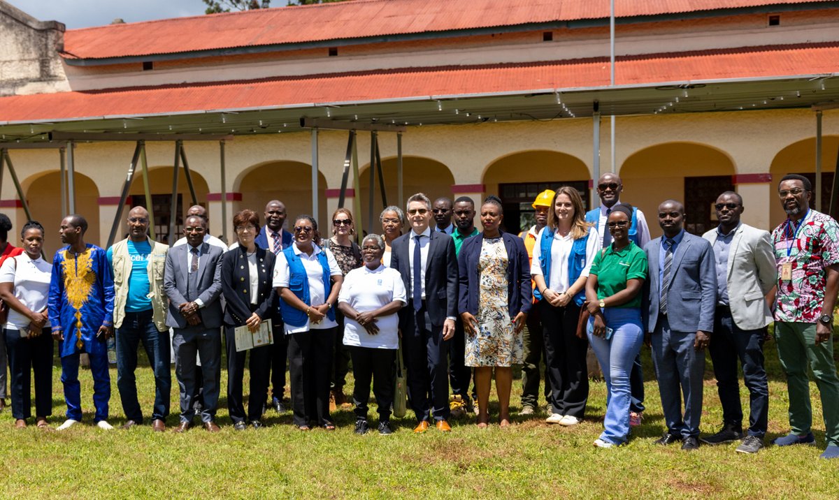 PNUDBurundi's tweet image. Remise officielle des réalisations du projet #SmartFacilities for Health phase 1 à l’Hôpital de district de #Kibumbu, par la Ministre @Lydwinebara @msp_burundi, @anoh_emma RR du #PNUD et Gilles Cesari gestionnaire @GlobalFund #Burundi.
#EnergieSanté #ODD3 #ODD7