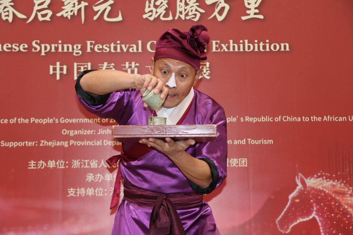 Devijee279028's tweet photo. Step into a world of red &amp; gold! Experience the beauty of Spring Festival—a time for family, renewal &amp; mutual appreciation. 🌟 #NewYearExhibition #CulturalBridge https://t.co/gOlOpbehfn