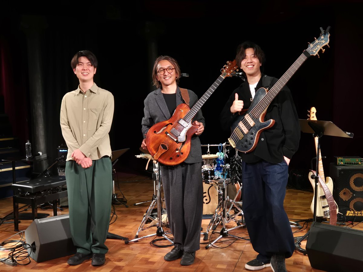 TakahiroKawaka6's tweet photo. #acustica
昨年のツアーファイナルから一年、#Baroom で演奏される、#SacredPlace は、1年ぶりとは思えない完成度✨三人の世界観が見事に融合し、精神の深いところへの旅をしたような心地よさでした✨
楽しかったぁ-🎶 https://t.co/ehVokmizb7