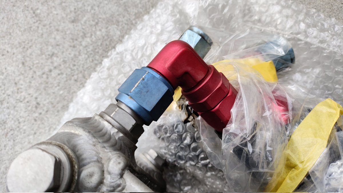 金欠の為緩募

HPI オイルクーラー、ホース
コア曲がってます
NCロードスターにて使用
昨年2月～6月まで、サーキット走行しましたがオイル漏れ見られませんでしたが、保証はしません
発送❌
宮城県内なら運びます
その他気軽に相談ください
とりあえず8000円くらいでいかがでしょう