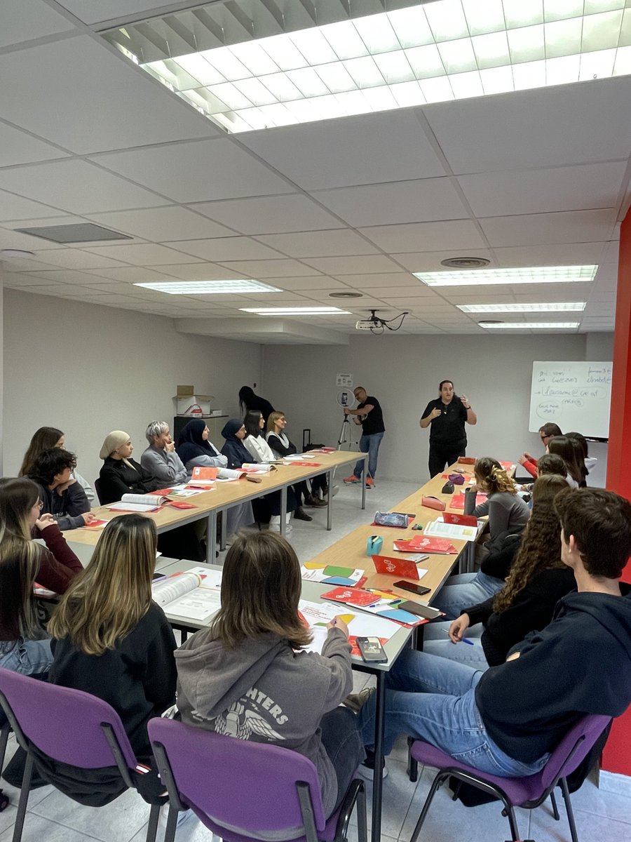 caemanresa's tweet image. 👉Aquest cap de setmana vam tancar un curs de #monitoratge amb un èxit espectacular! Un grup implicat, amb ganes d’aprendre i de créixer, que ha compartit experiències i ha viscut el #lleure des de dins. Ens agrada veure com cada edició suma noves mirades i nous compromisos!