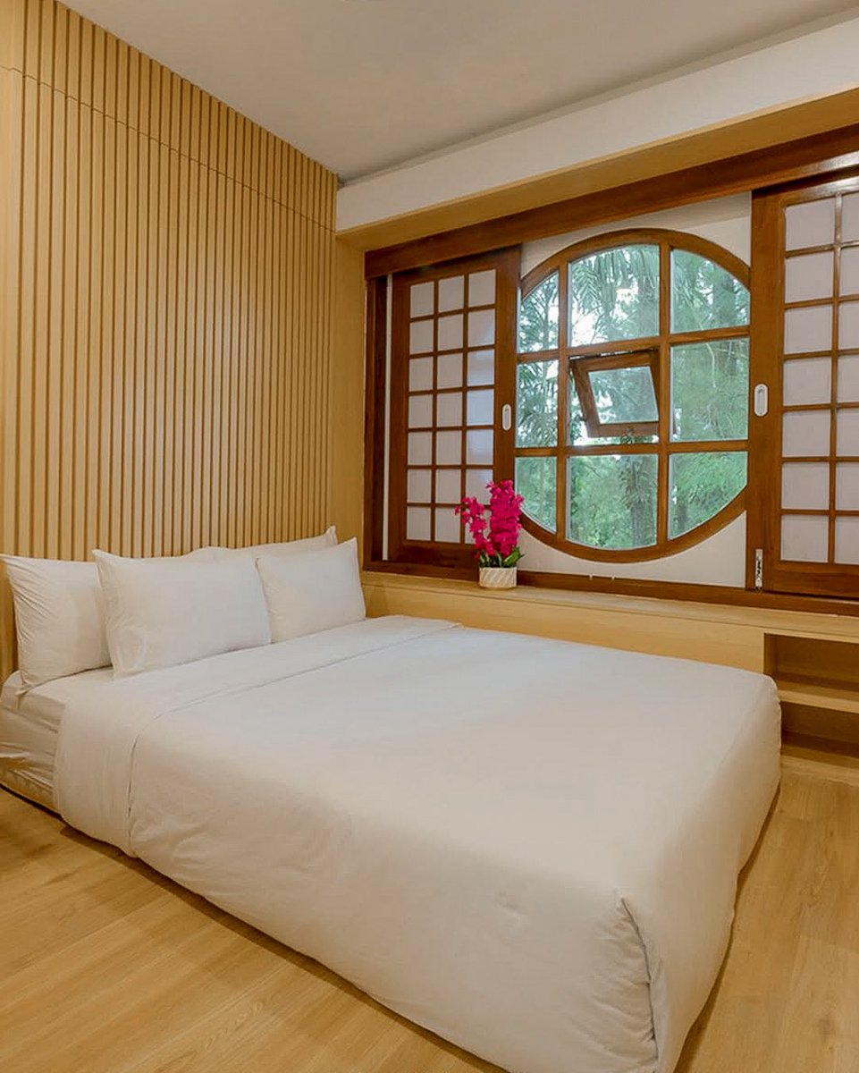 solusitrnsport's tweet photo. Kalau liburan di daerah Kaliurang dan pengen nyoba suasana baru, coba nginep di Villa ini guyss. Vibes ala-ala Jepang, udaranya sejuk, dan dikelilingin pepohonan rindang🍃🍃 https://t.co/0fjuzEl0qu