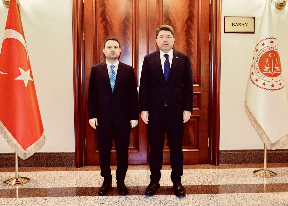 Cumhurbaşkanımız ve Genel Başkanımız Sayın <a href="/RTErdogan/">Recep Tayyip Erdoğan</a>’ın tensipleriyle;
Adalet Bakanlığı görevine atanan Sayın Akın Gürlek’i ve İçişleri Bakanlığı görevine atanan Sayın Mustafa Çiftçi’yi tebrik ediyor, yeni görevlerinde muvaffakiyetler diliyorum.

Görevlerini devreden