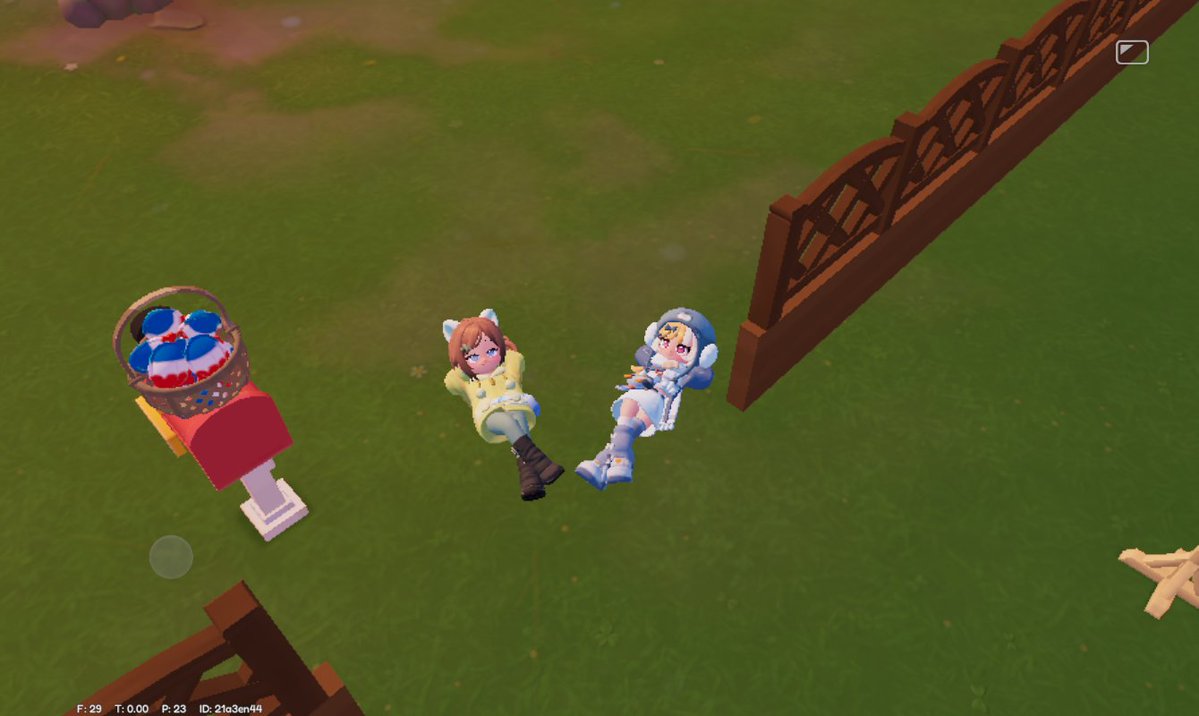 サクラノさんのお家に💧やりしに行ったら、入り口前にいたので添い寝ついでに隠し撮りを…🤣