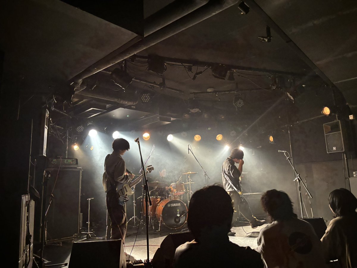 RisingJam's tweet photo. ♠️Rising Jam❤️
17:30〜 in SPEADBOX
📸No.39 @No_39_band 
力強いバンドサウンド、力強い歌声、彼の熱く燃える真っ直ぐな思いがぶつかってくる。彼の思い、彼の言葉に救われる、熱いステージでした。

#Risingjam #ハートランド #スペードボックス #名古屋
＃ライブハウス https://t.co/XTc2j7cx33