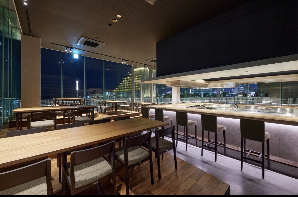 ミュージカル『えんとつ町のプペル』THE SONGS in神戸
はプペルミュージカルの楽曲を聴きながらお酒や食事を楽しめるライブイベント♪

ライブとイベントが新しい形で楽しめるエンターテイメントです！！

曲と曲の間では歓談する時間がありますので皆さんで交流していただければと思います🥂