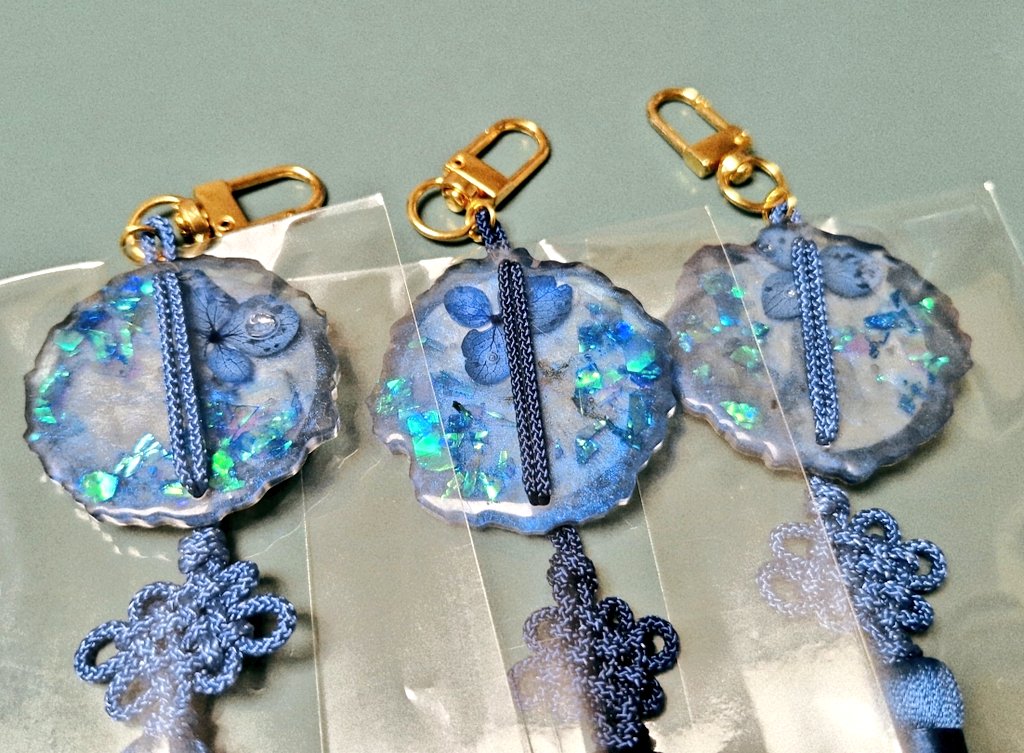 [ RT 이벤트 ] 
태빈록 나눔이였던 노리개 입니다
3개 추가로 제작했어요.

세분께 드릴게요💙
이태빈 하시는 분들께!!!!!!

당발은 이번주중으로 할게요♡

#이태빈