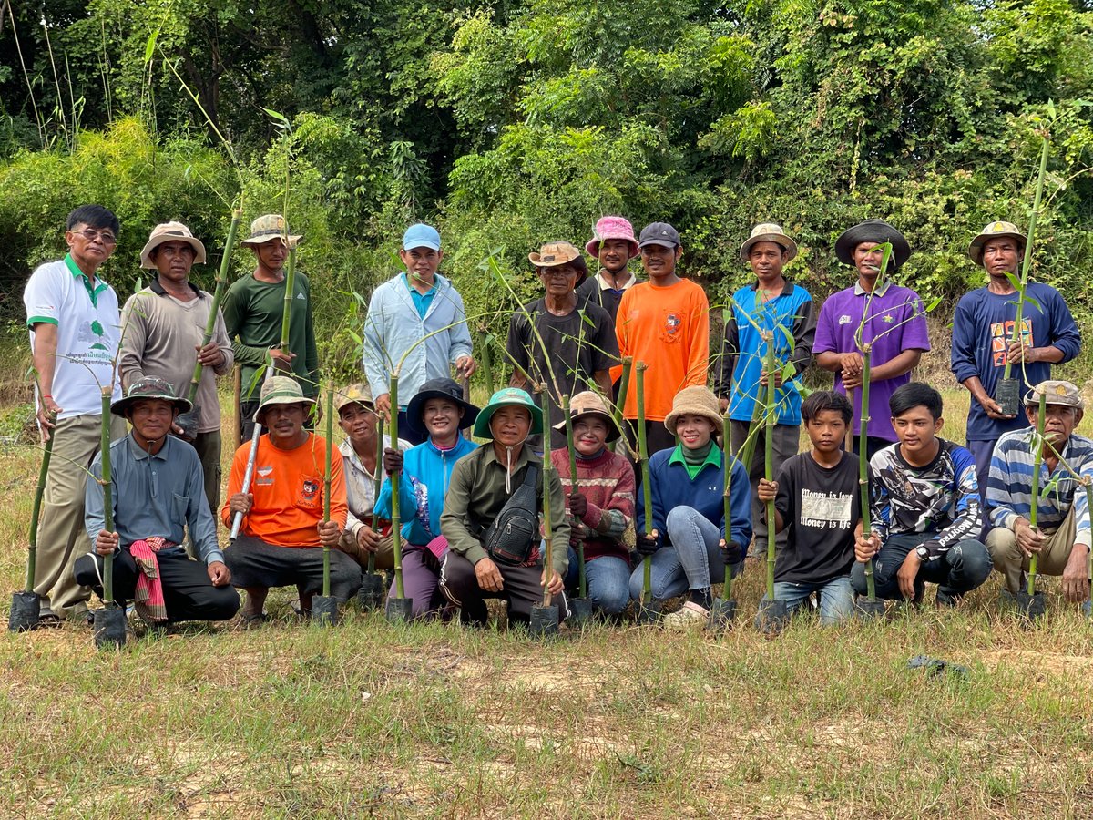 OxfamKH's tweet photo. Oxfam wrapped up Y2 of our #ClimateResilience work with partners & communities promoting local knowledge & empowering sustainable self-management. We’re not stopping! The Govt of Ireland @irlembvietnam has approved €800,000 for Y3 to keep building lasting resilience. #CREFA https://t.co/lEDtDFKQ3w