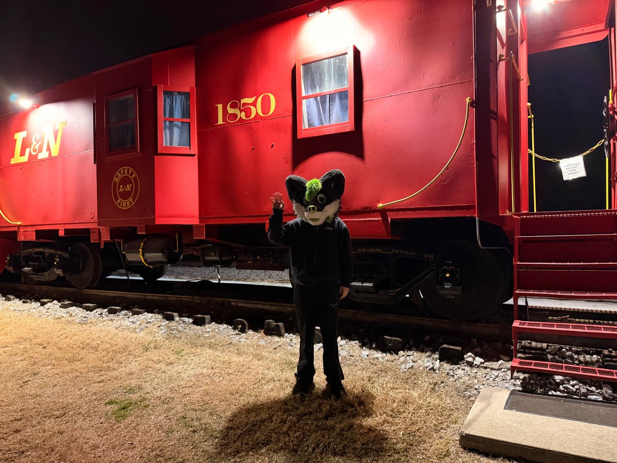 ThatRailHusky's tweet photo. Look what the husky found! An old L&N bay window caboose! And you know how huskies are when they find things...
It's MINE!!!! All MINE!!!! Ruff!!!
#furrycommunity #trains #LagrangeKY https://t.co/3ZiwQDJp6j