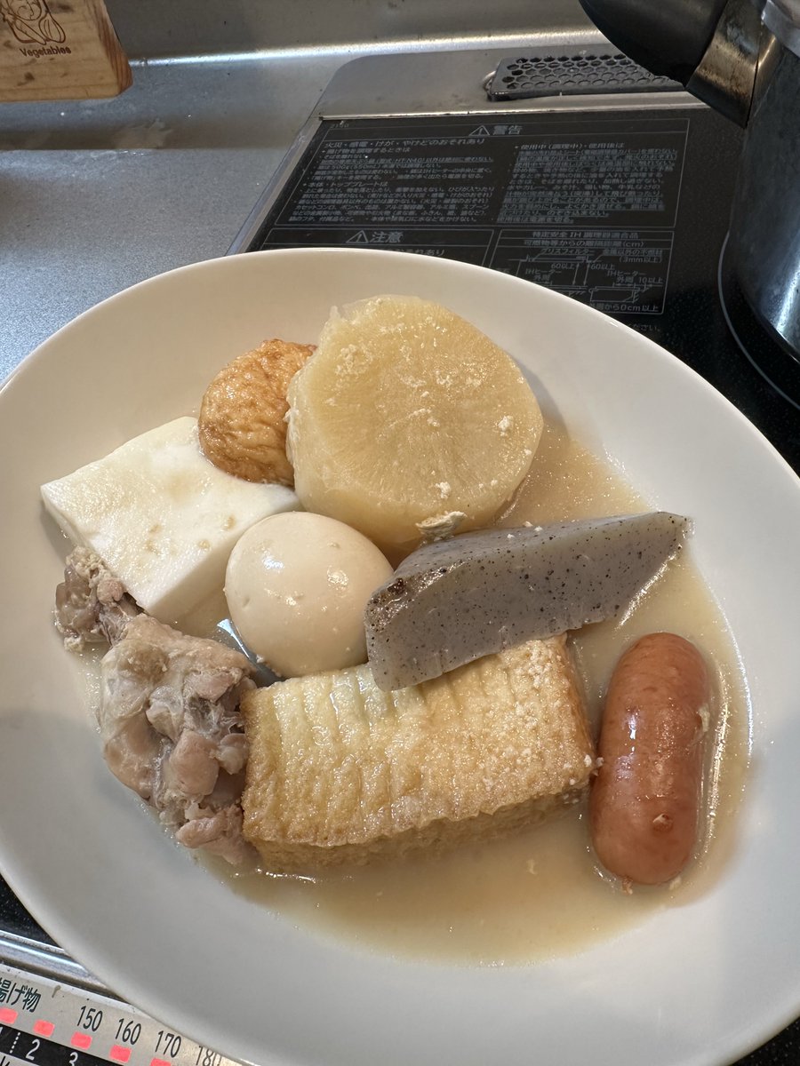 吉祥寺の定食居酒屋:どいちゃん
の傑作、豆乳おでんの模倣

おでんの革新を具材の目新しさにもとめていたけど、スープを豆乳にするというアイデアは目から鱗だった