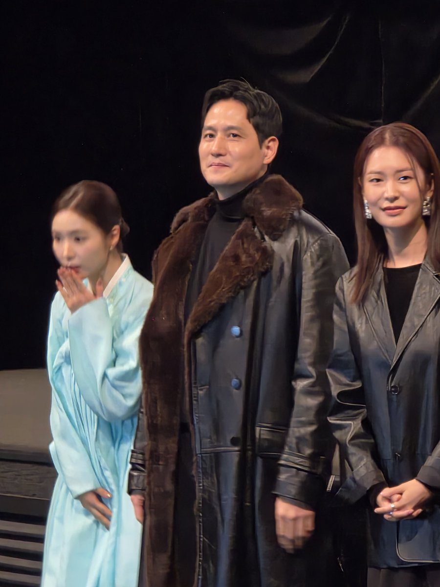 아니샤갈 얘들아 오늘 휴민트 무대인사 캐릭터 착장으로 돈다고미친
황치성실존이라고지금