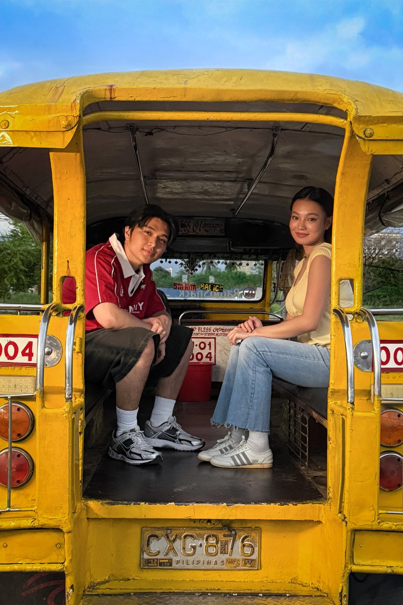 StarMusicPH's tweet photo. 2 araw nalang bago mapanuod ang Komplikado MV~
๐ท 02.13.26
๐ง KEEP STREAMING HERE: https://t.co/XBFPNCe64G
@hadiyahsantos
#Chie #ChieAguilar #HadiyahSantos #Komplikado #OldSchoolRecords https://t.co/2mTJbMOWM1
