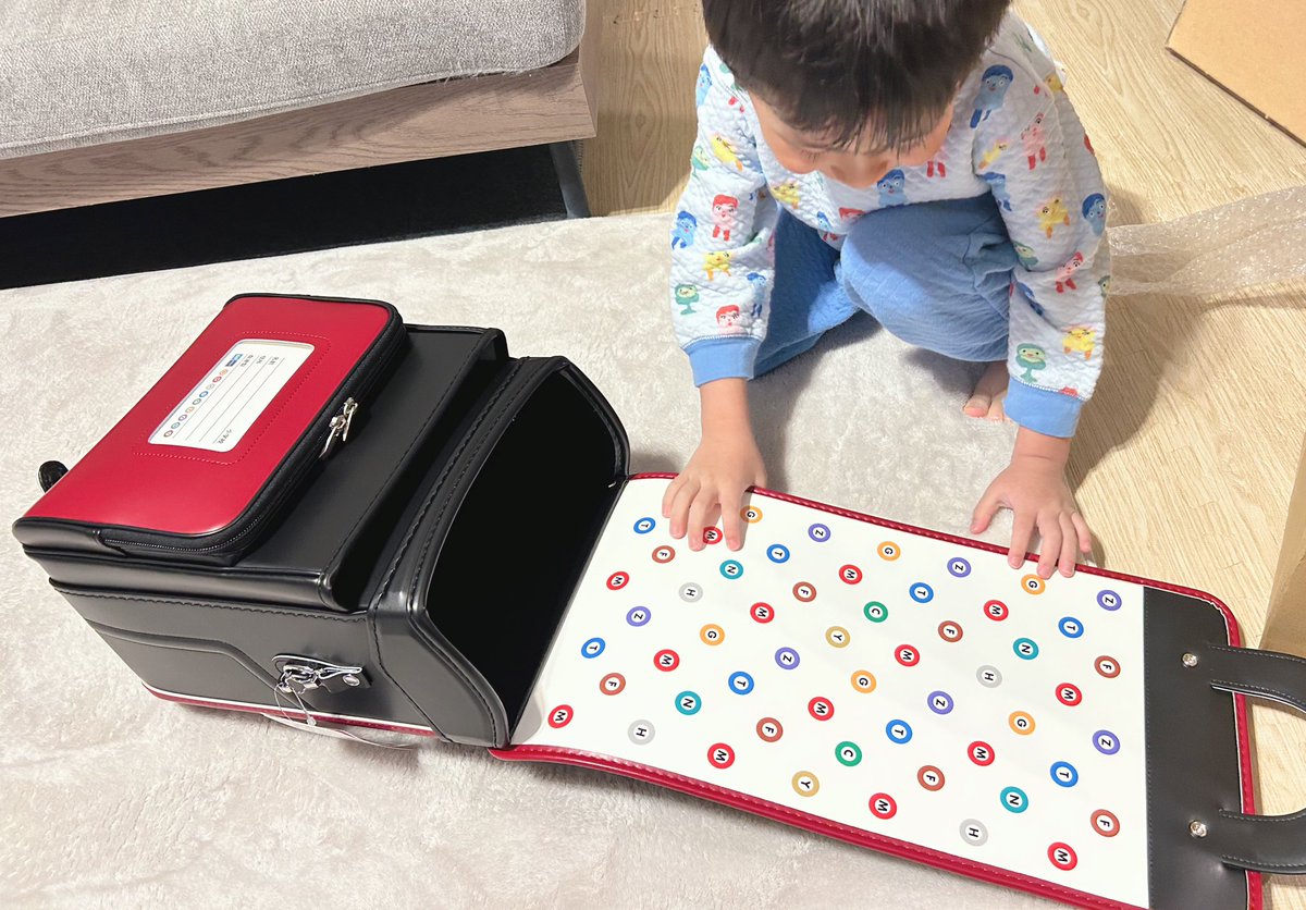 ランドセルきたーーーーっっっ！！！
三越の東京メトロ丸の内線モデル！！！
鉄オタ極まれり……