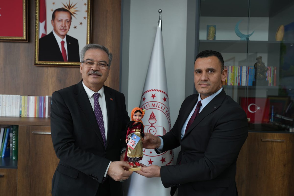 Oguzeli_mem's tweet photo. İlçe Milli Eğitim Müdürümüz Mustafa Bozgeyik  ve Şube Müdürlerimiz, İl Milli Eğitim Müdürümüz  Dr. Önder Arpacı'ya hayırlı olsun ziyaretinde bulundu.

@Gaziantep_MEM 
@Dr_Onderarpaci 
@MustafaBozgyk27 
@YusufALCIK 
@bunbozkurt https://t.co/xFpRMtdrNw