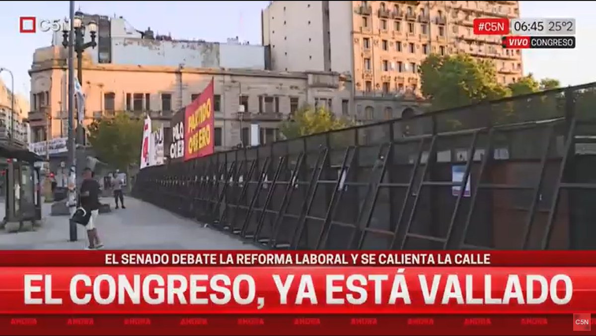 -¿Y la coma dónde la pongo?
-Tirala por ahí